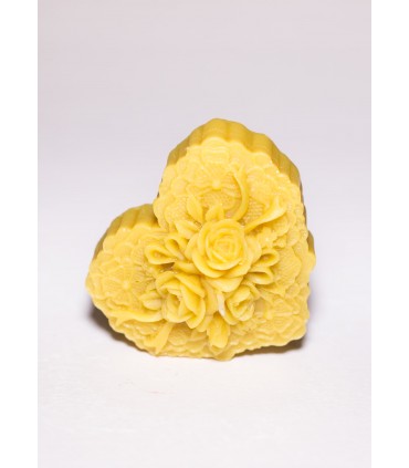 Serce z bukiecikiem - Świeczka z wosku pszczelego