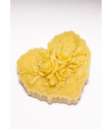 Serce z bukiecikiem - Świeczka z wosku pszczelego