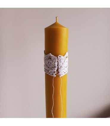 Koronkowa ozdoba na świecę mniejsza z niebieską kokardą - Dodatki do świec