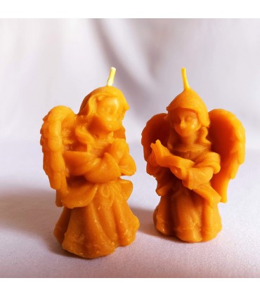 Aniołek mały z książką - Świeczka z wosku pszczelego