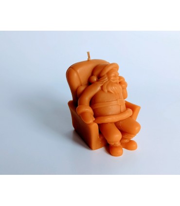 Święty Mikołaj w fotelu - Świeczka z wosku pszczelego