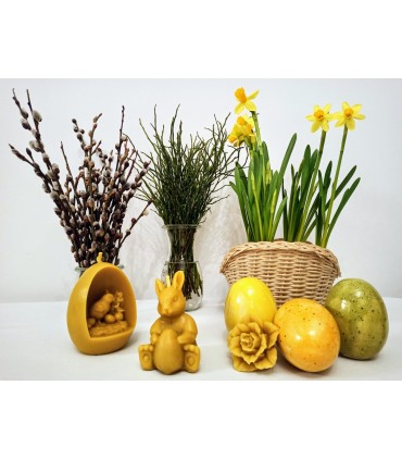 Zajączek z pisanką - Świeczka z wosku pszczelego